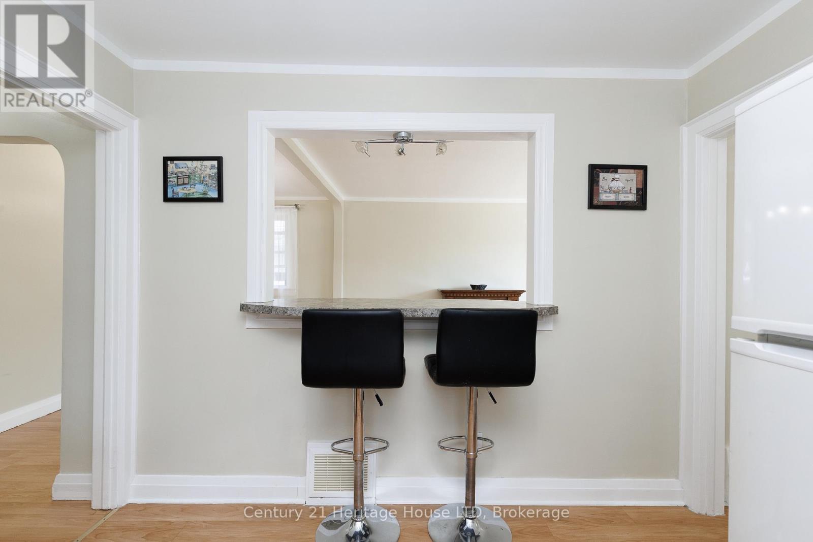 6477 BARKER STREET - 13