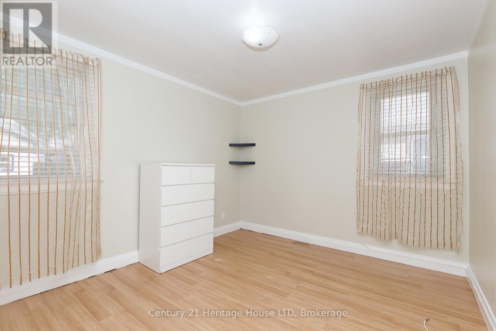 6477 BARKER STREET - 18