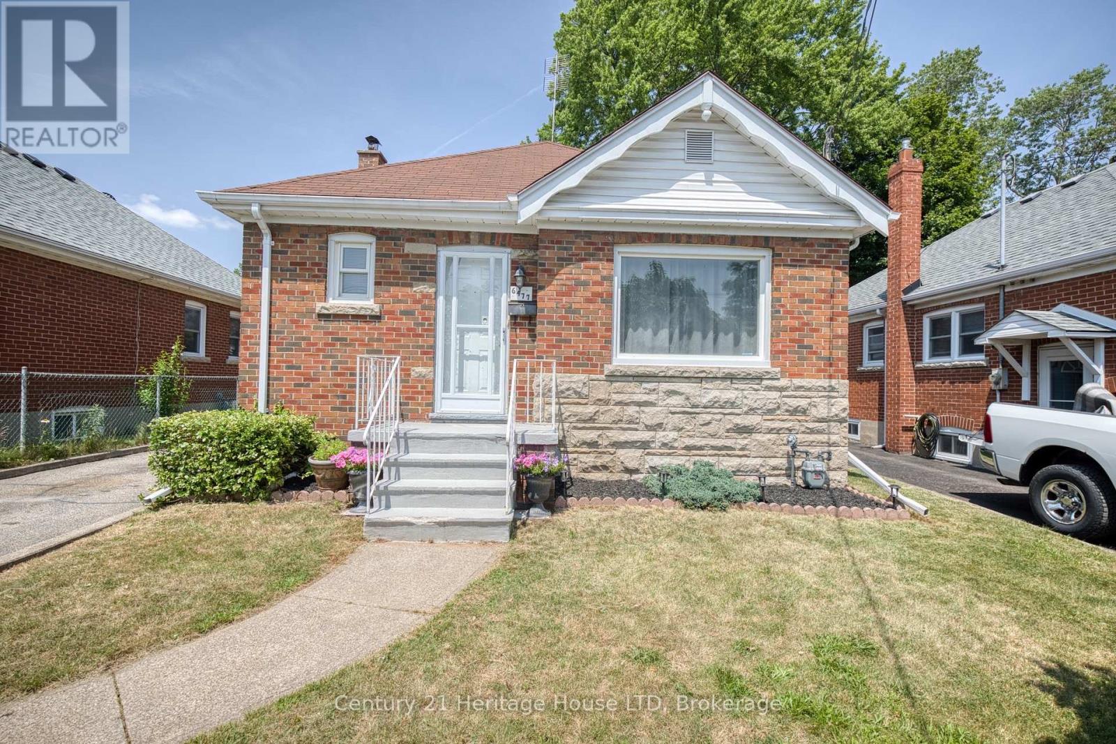 6477 BARKER STREET - 2