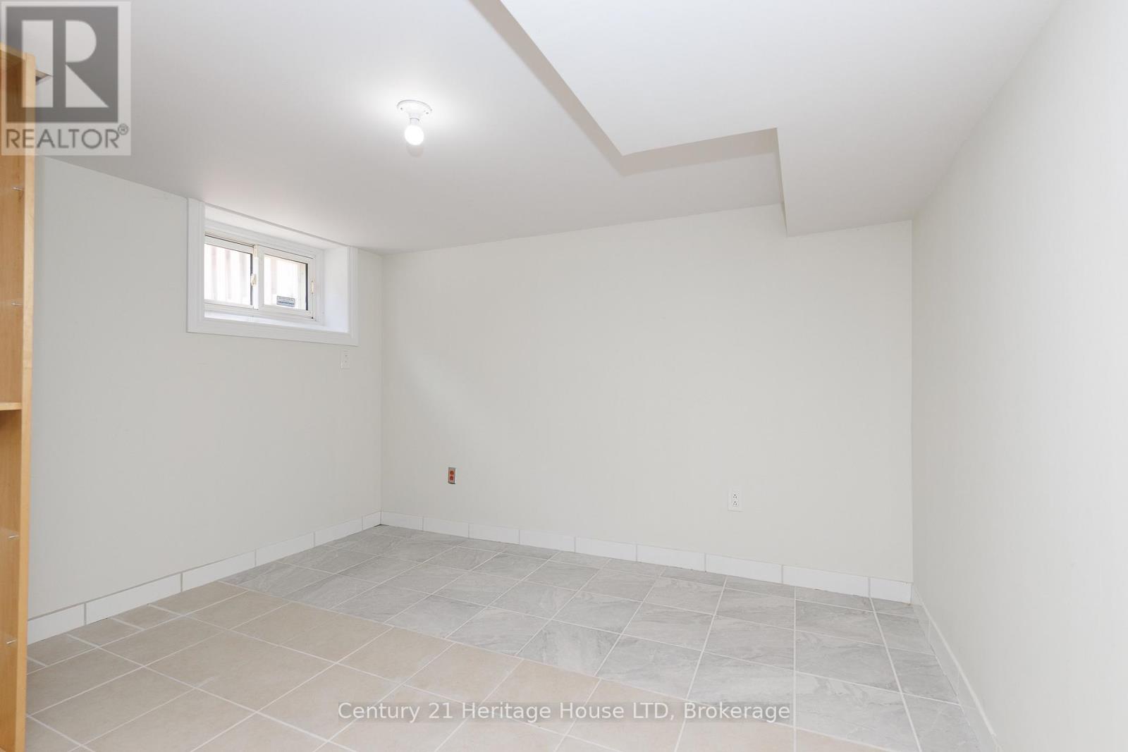 6477 BARKER STREET - 23