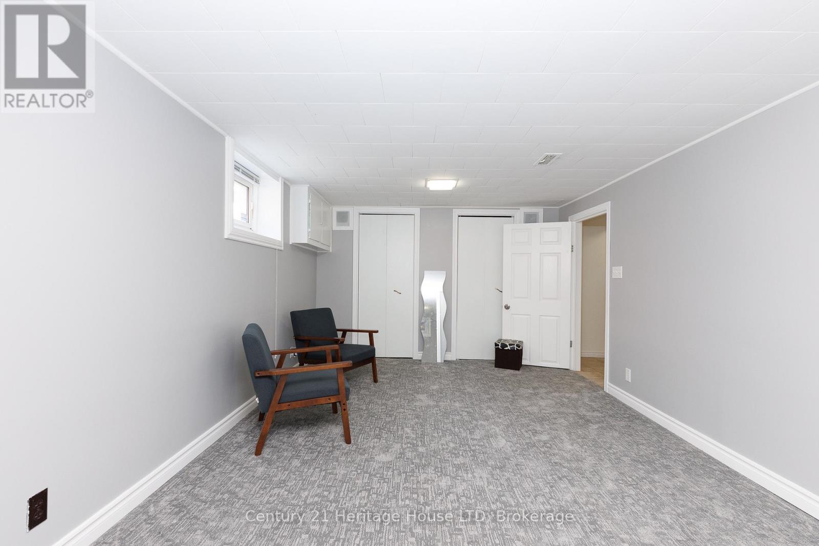 6477 BARKER STREET - 26