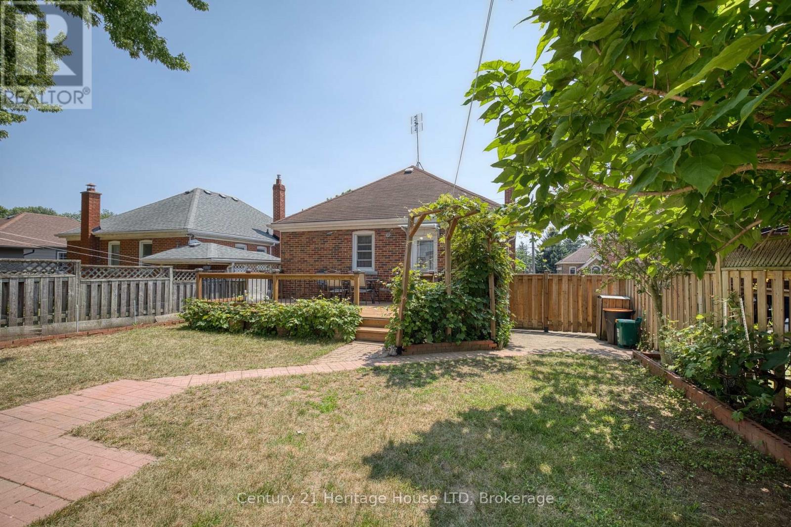 6477 BARKER STREET - 32