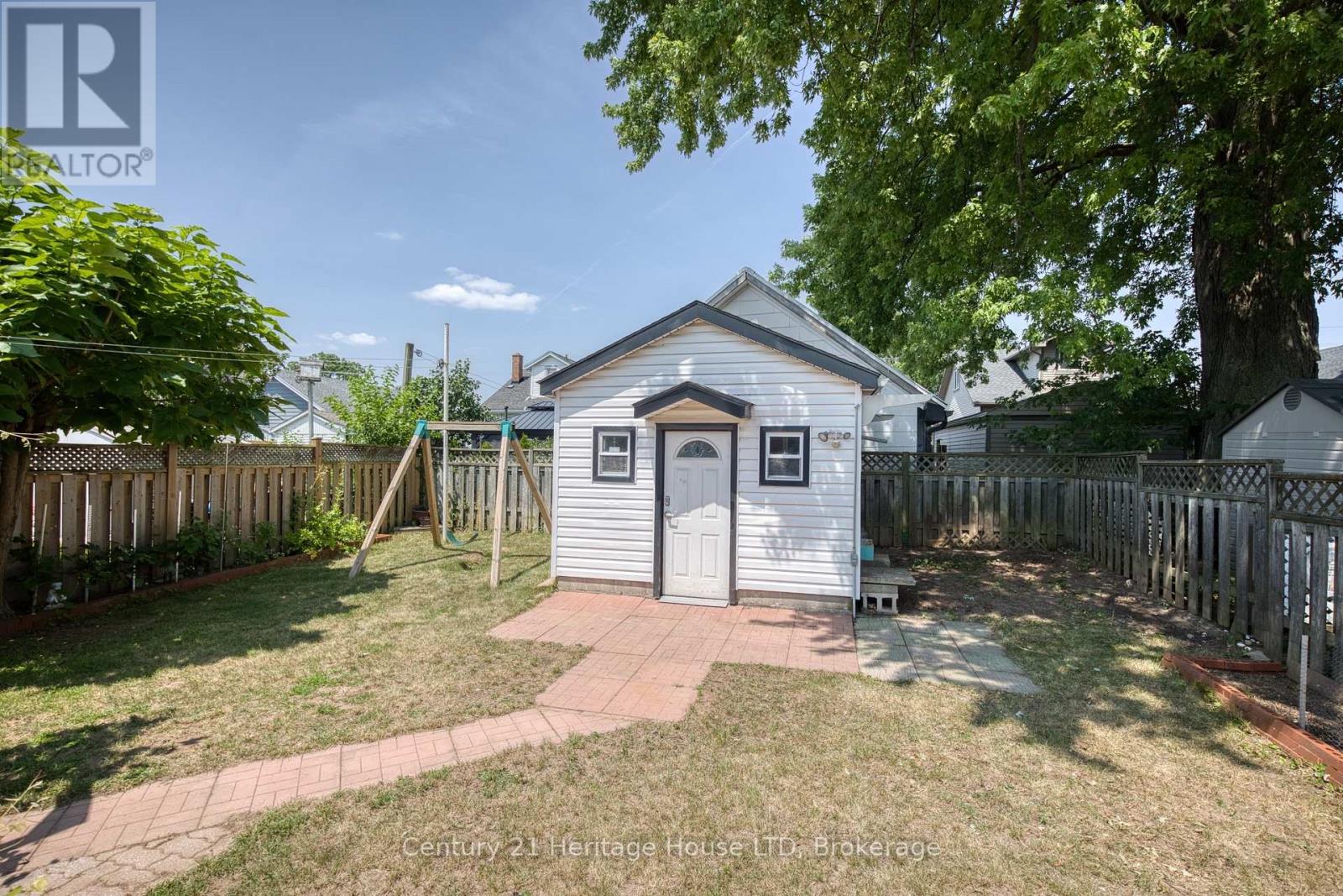 6477 BARKER STREET - 35