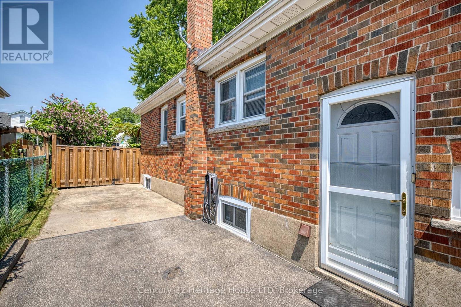 6477 BARKER STREET - 4