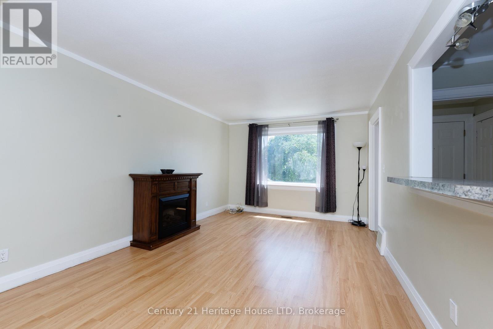 6477 BARKER STREET - 8