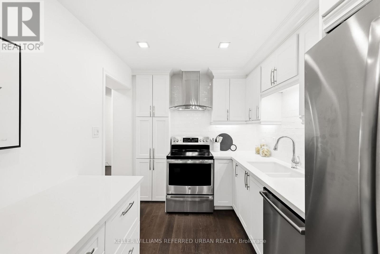#25 10 BASSETT BOULEVARD - Image 13