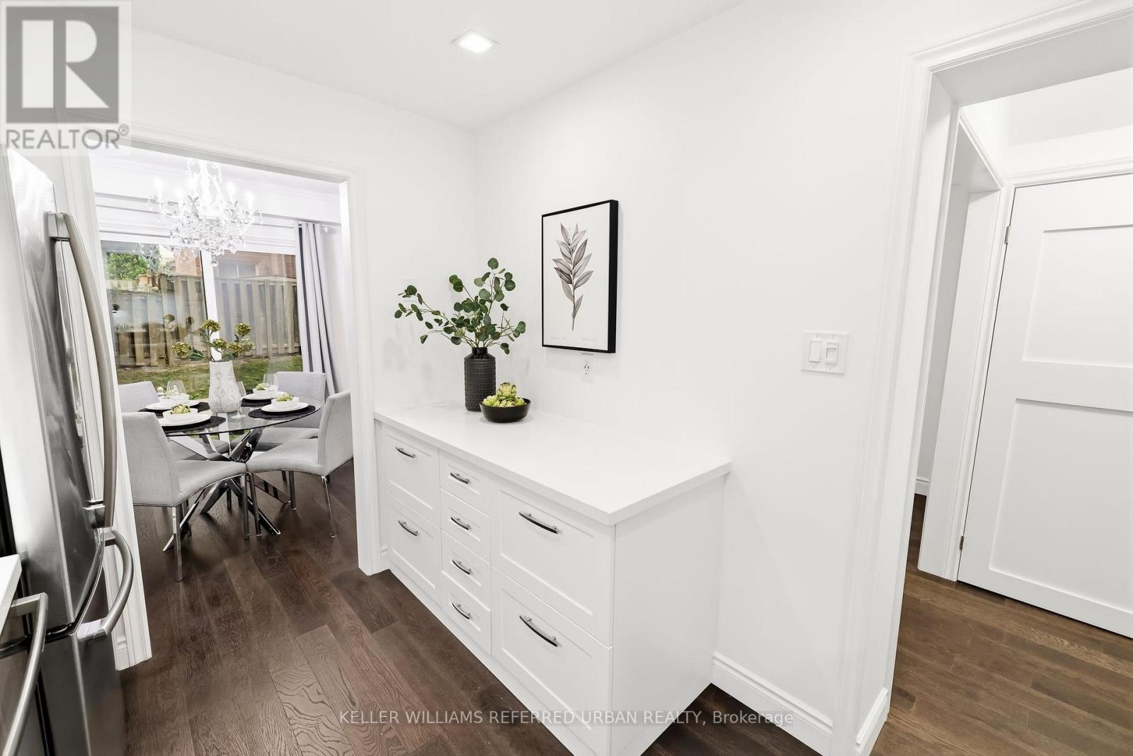 #25 10 BASSETT BOULEVARD - Image 14