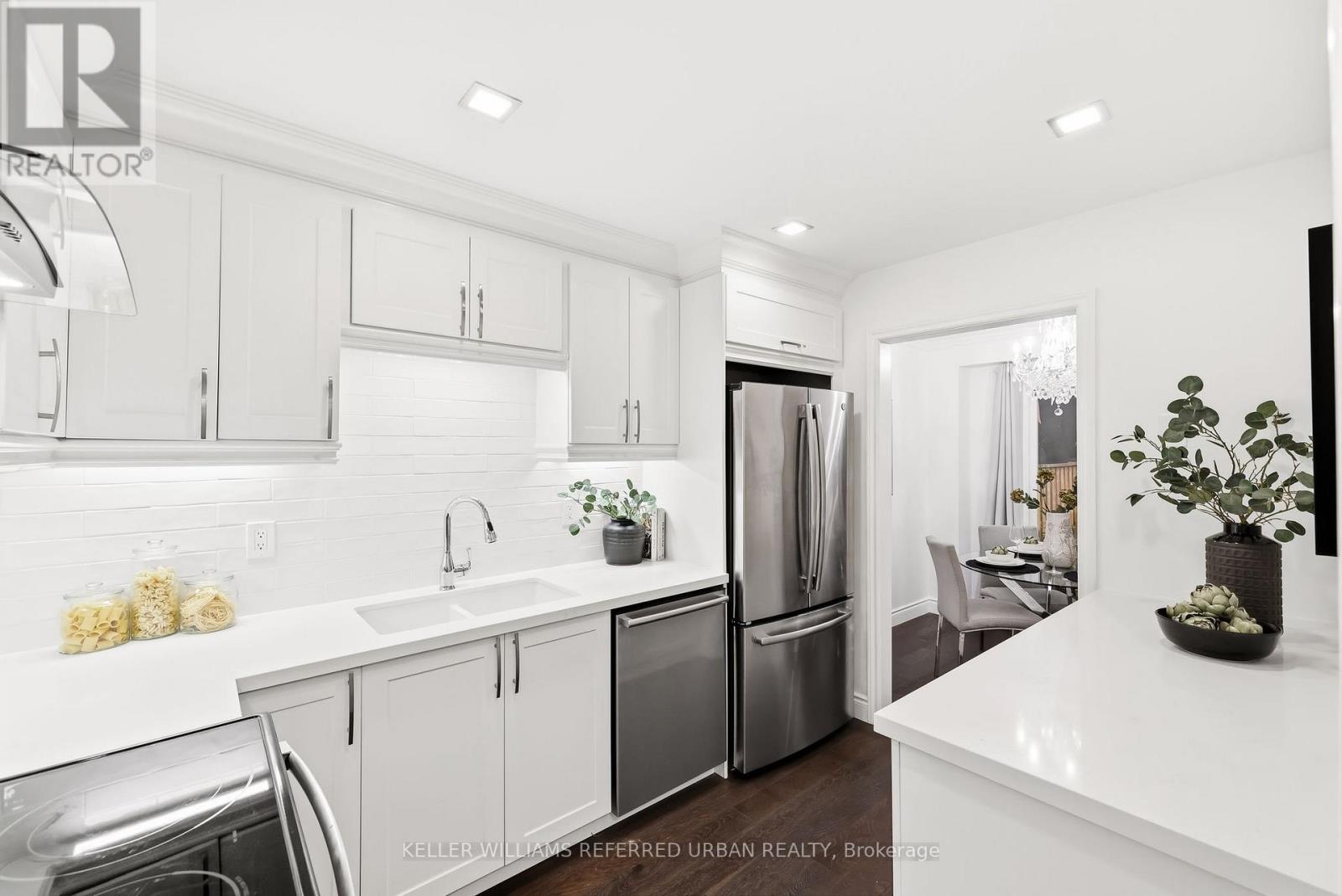 #25 10 BASSETT BOULEVARD - Image 15