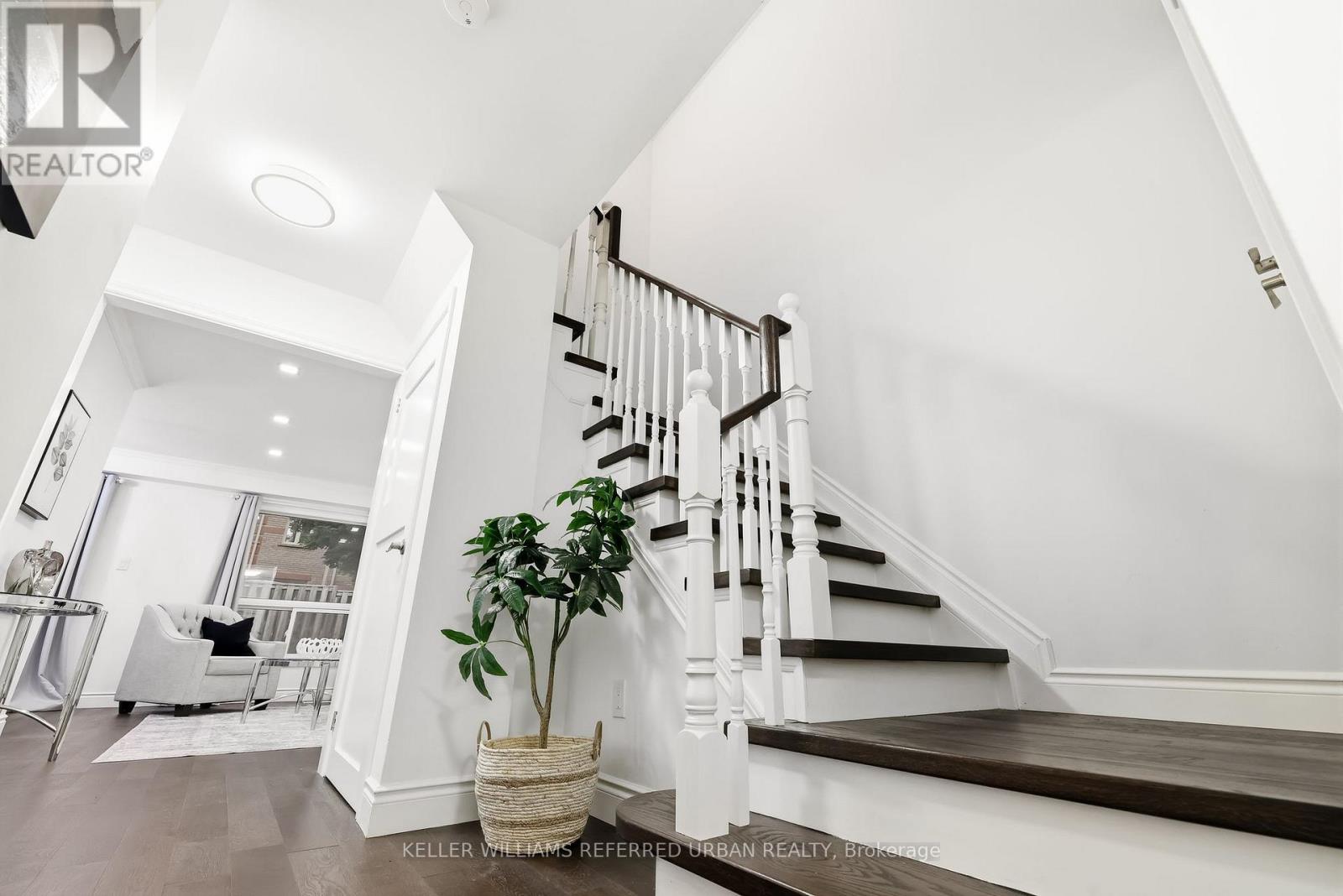 #25 10 BASSETT BOULEVARD - Image 18
