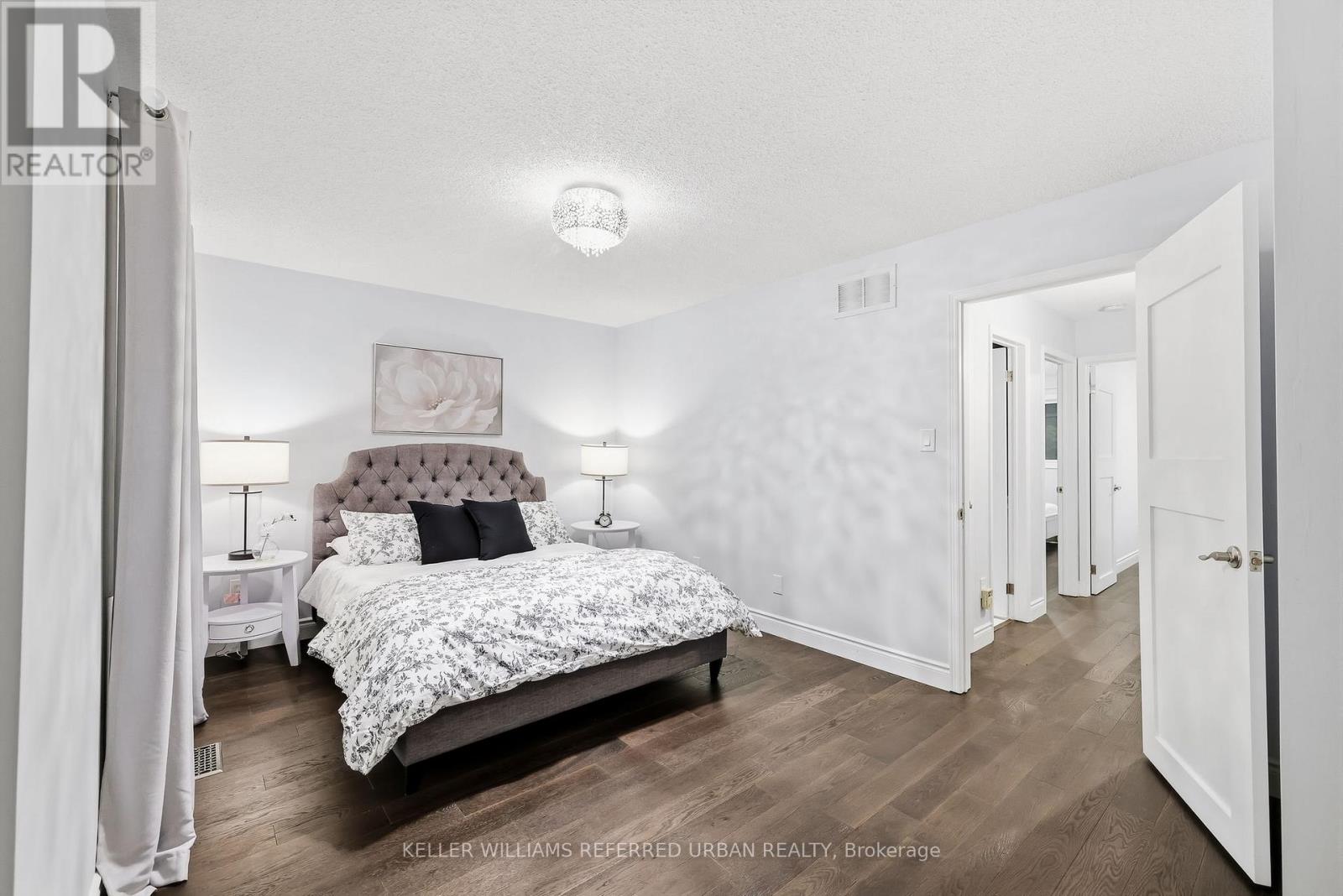 #25 10 BASSETT BOULEVARD - Image 23