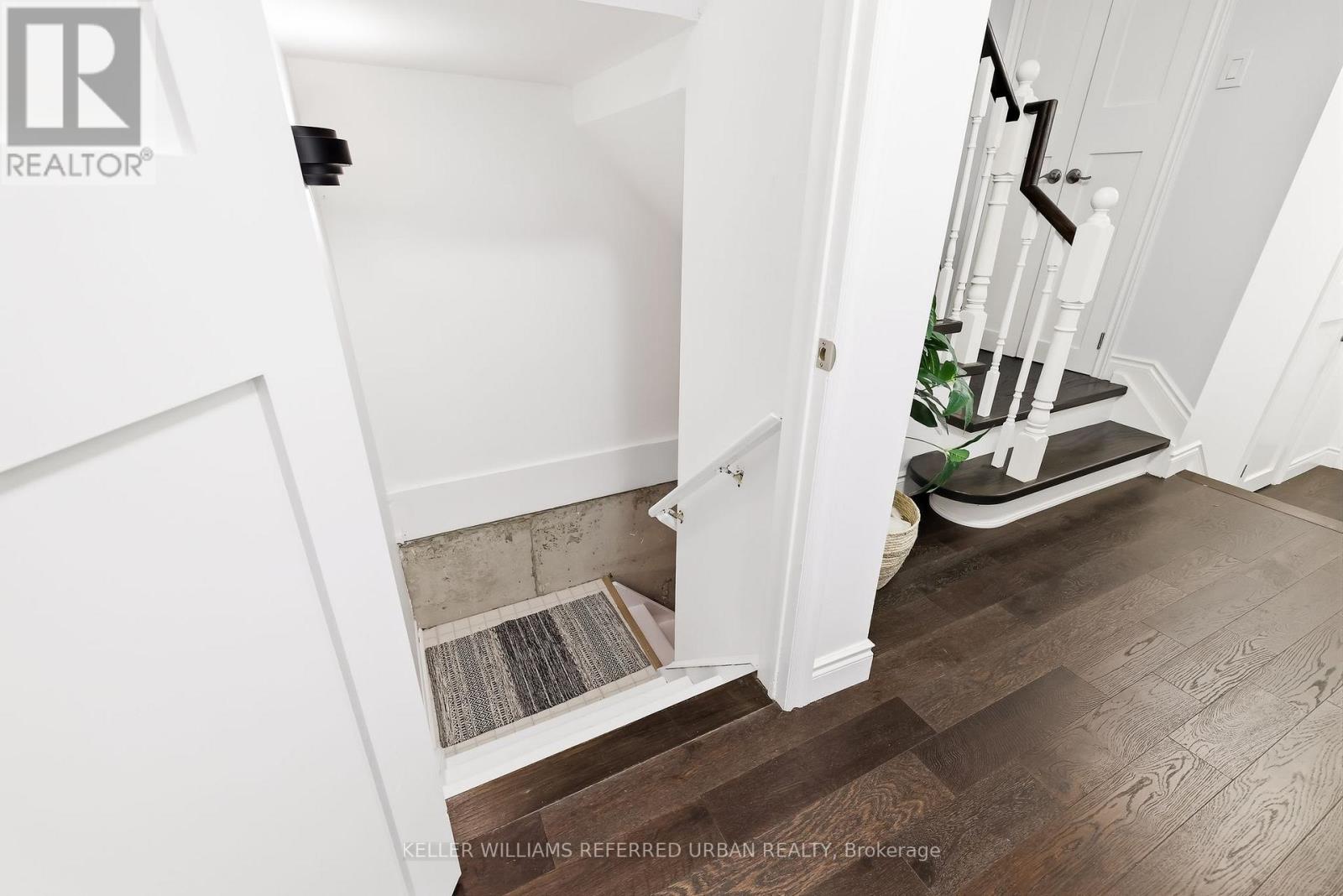 #25 10 BASSETT BOULEVARD - Image 29