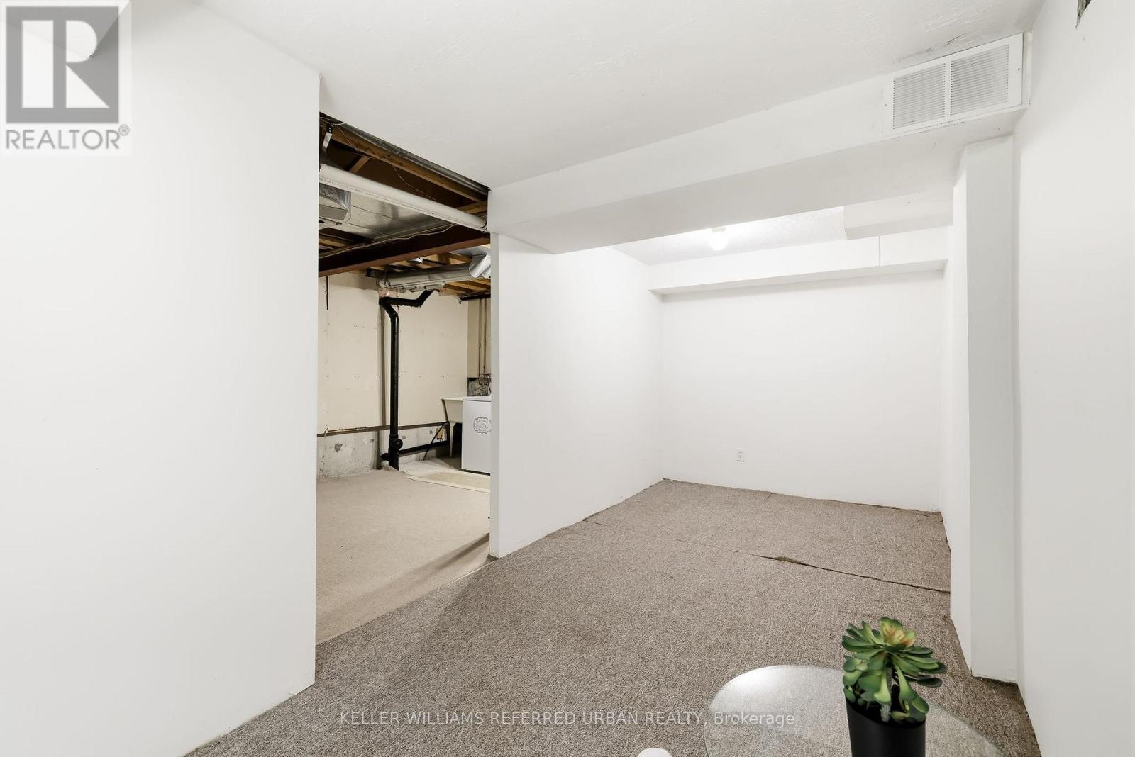 #25 10 BASSETT BOULEVARD - Image 35