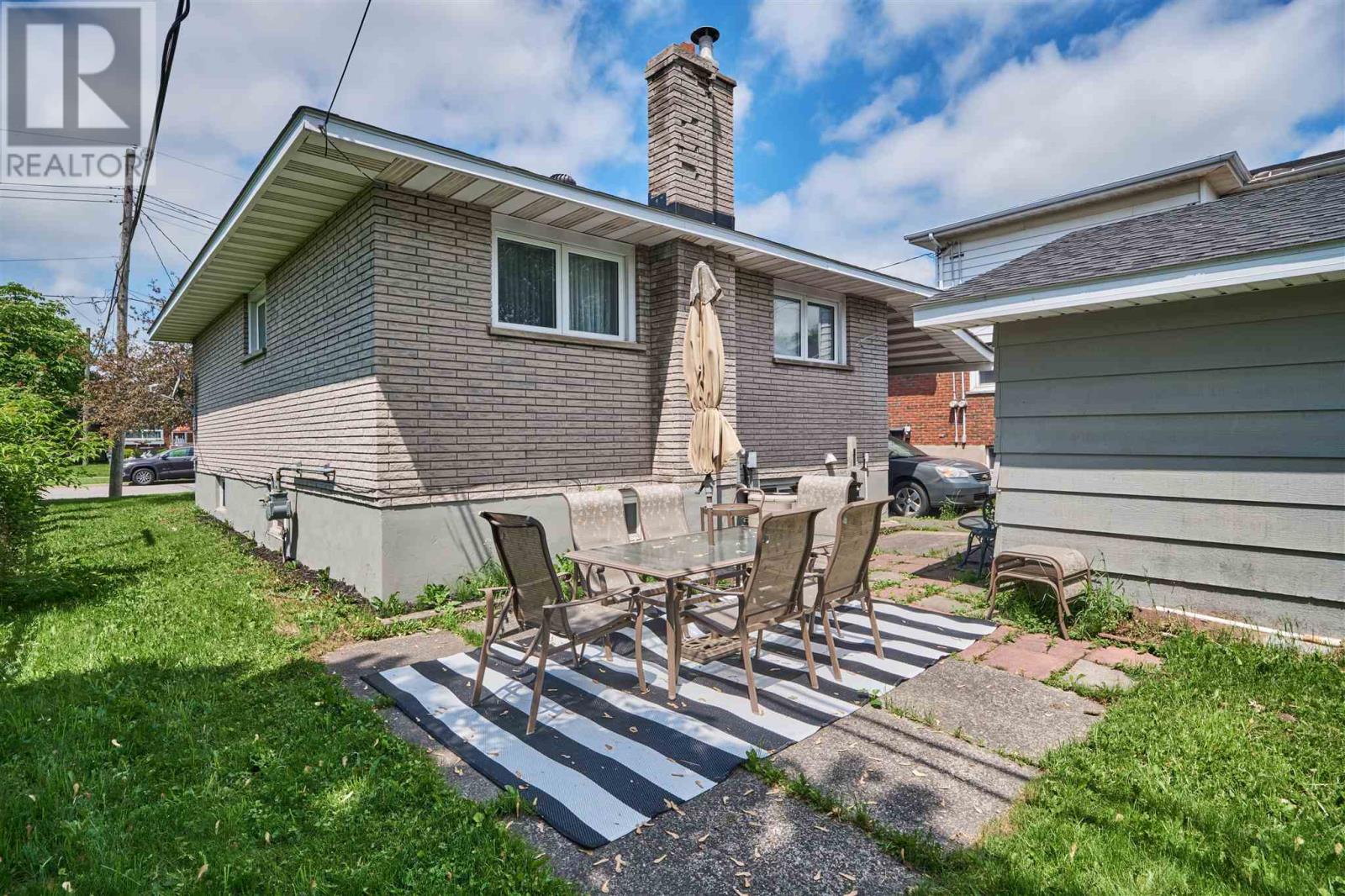 552 Sherbourne ST - 11