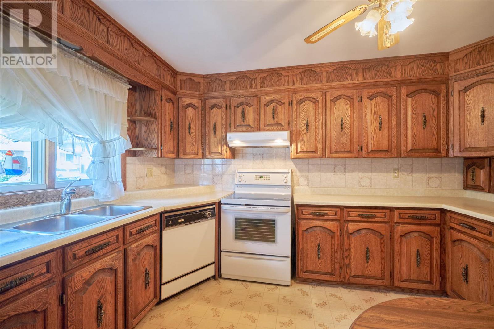 552 Sherbourne ST - 16