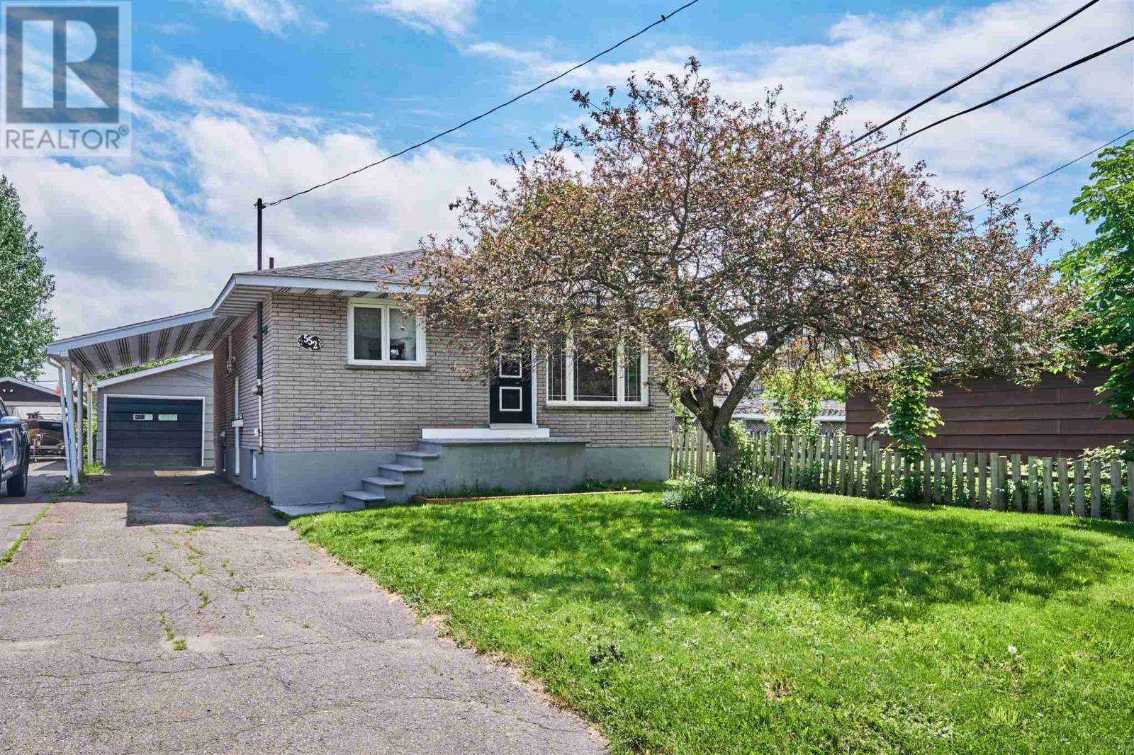 552 Sherbourne ST - 1