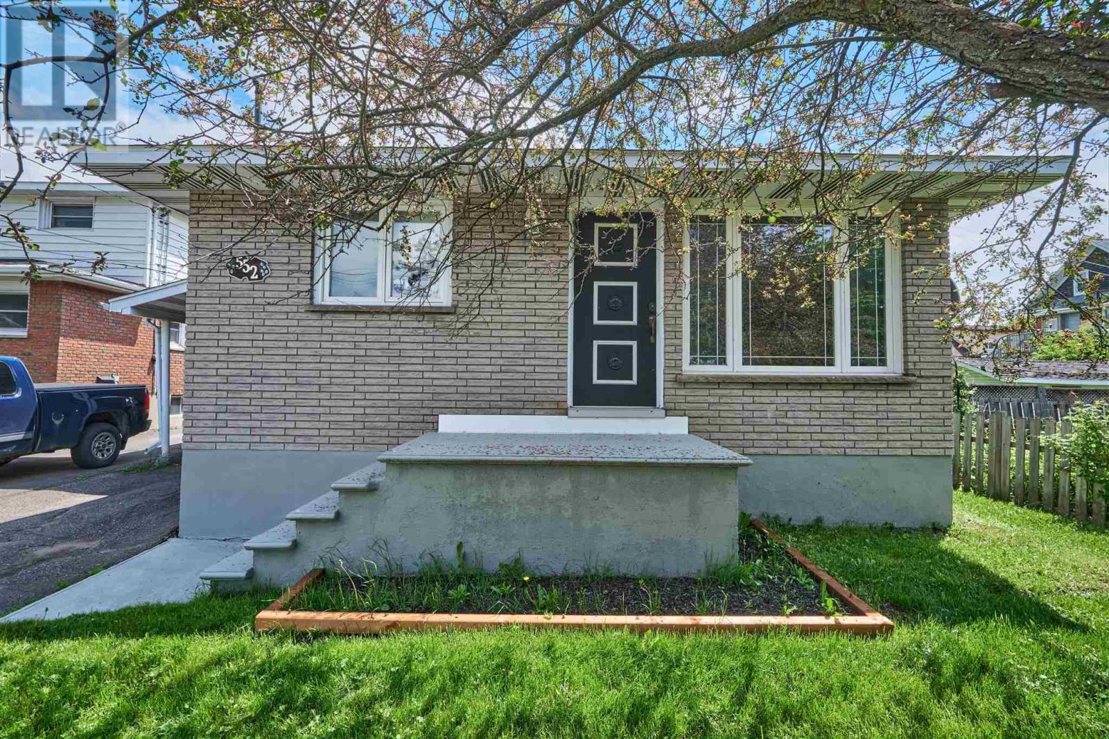 552 Sherbourne ST - 2