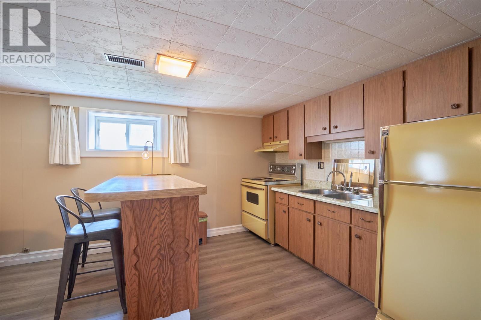 552 Sherbourne ST - 35
