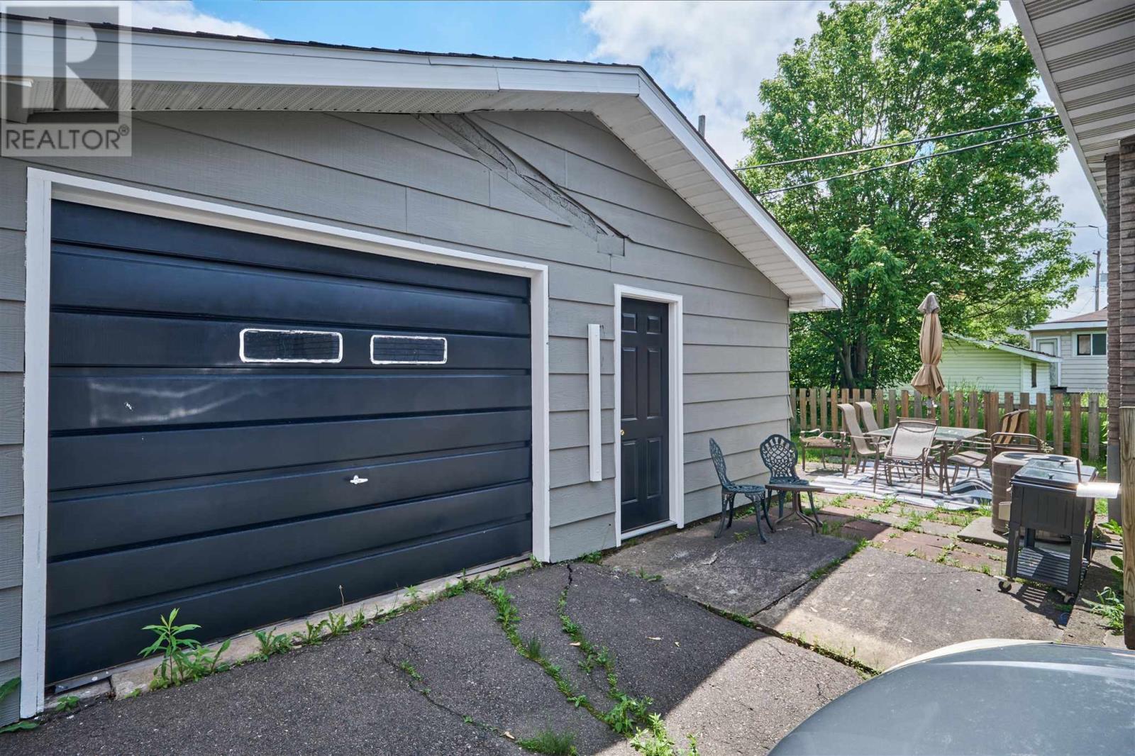 552 Sherbourne ST - 4