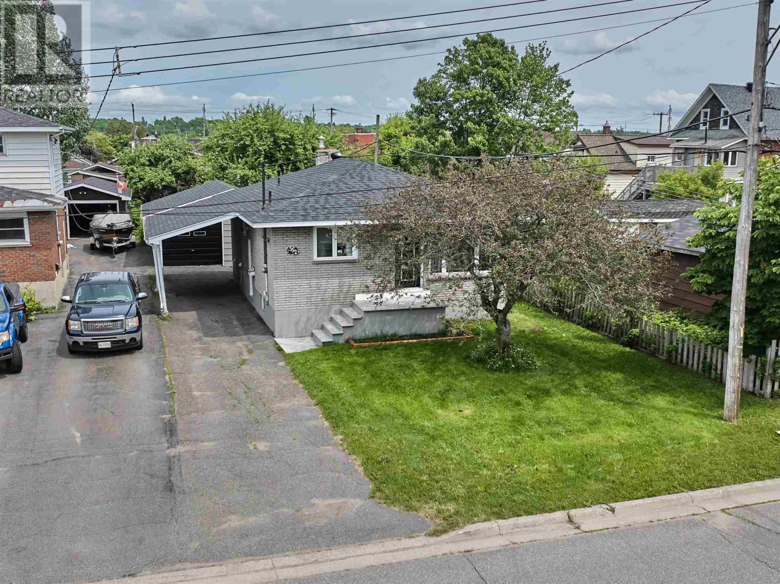 552 Sherbourne ST - 42
