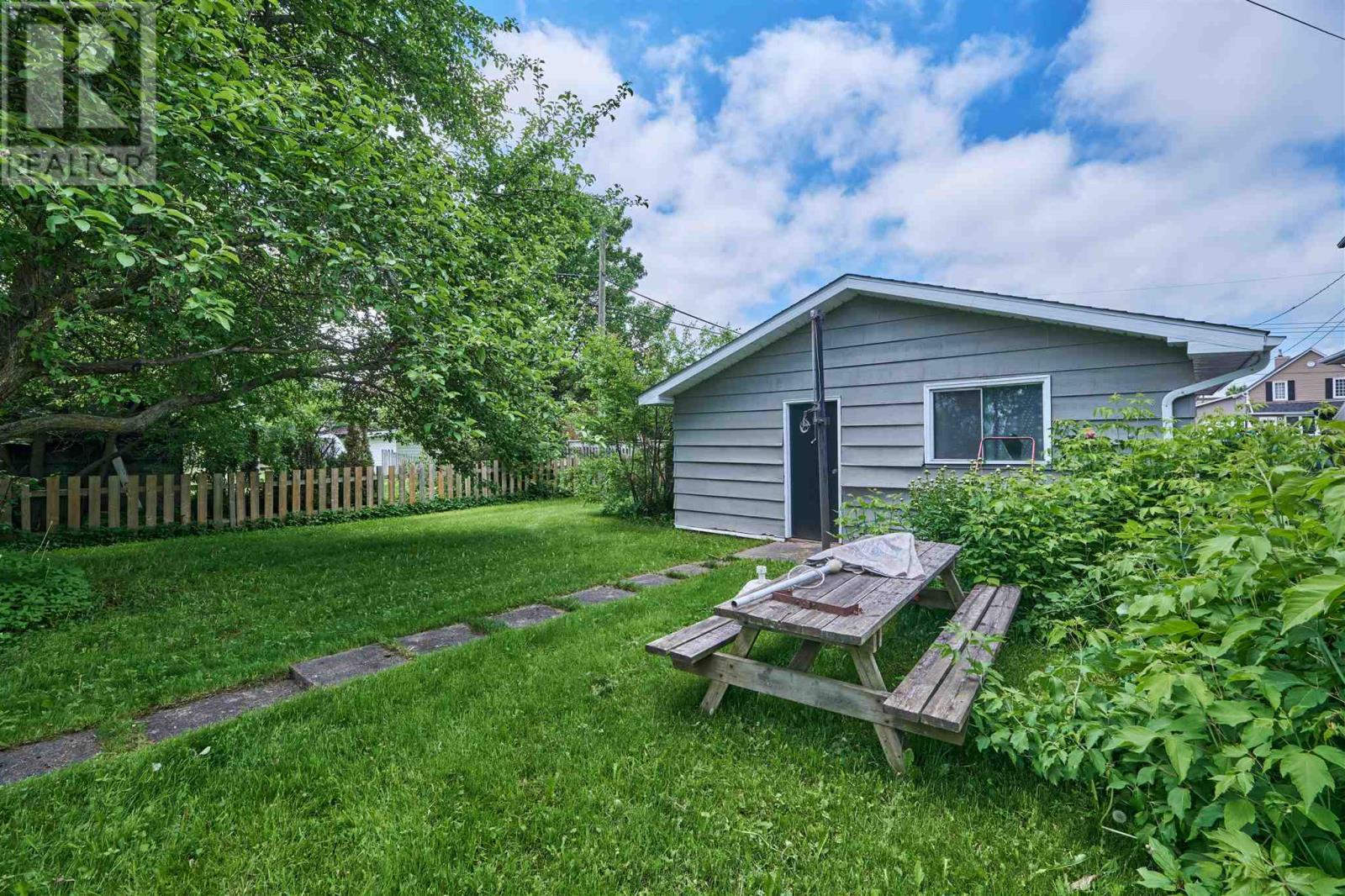 552 Sherbourne ST - 8