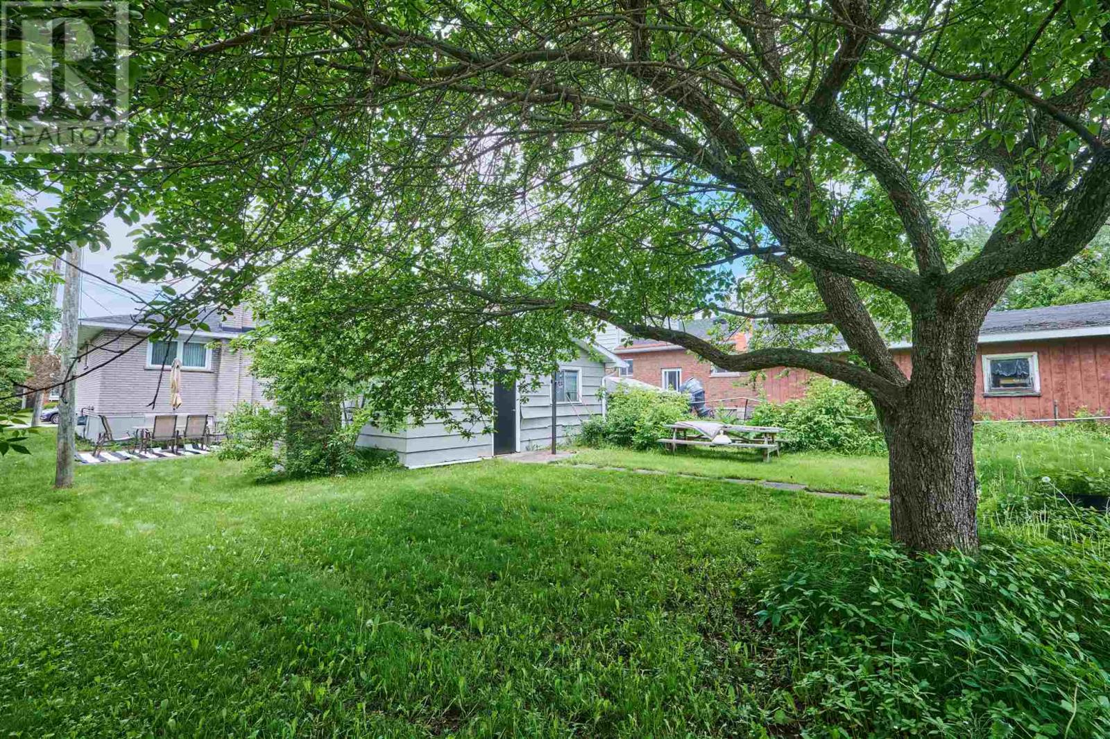 552 Sherbourne ST - 9