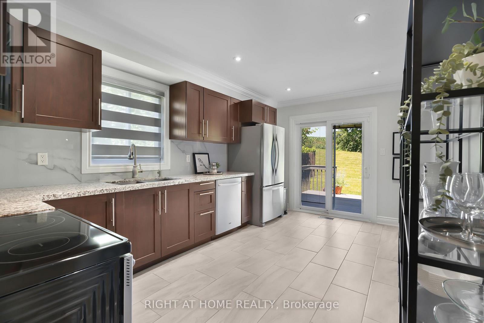 229 BILLINGS CRESCENT - Image 10