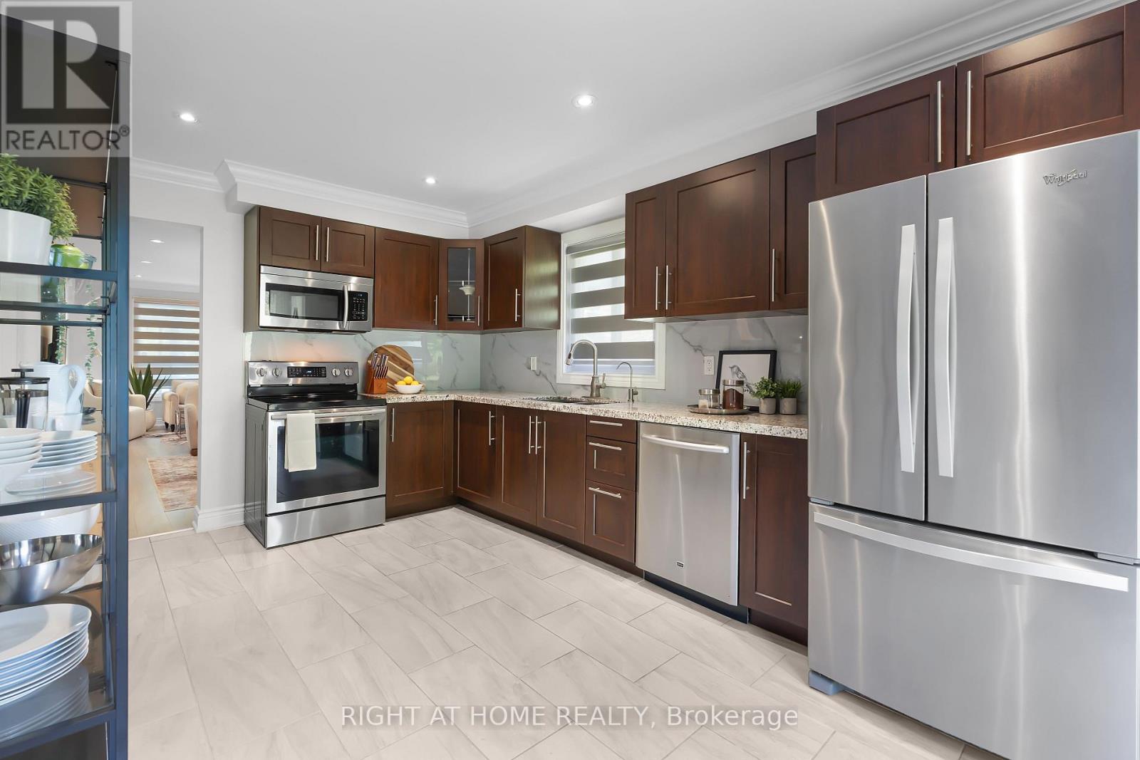 229 BILLINGS CRESCENT - Image 12
