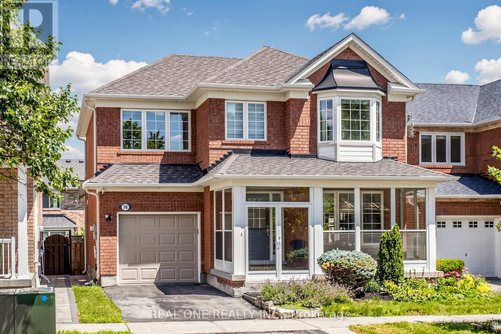 74 TROJAN CRESCENT - 1