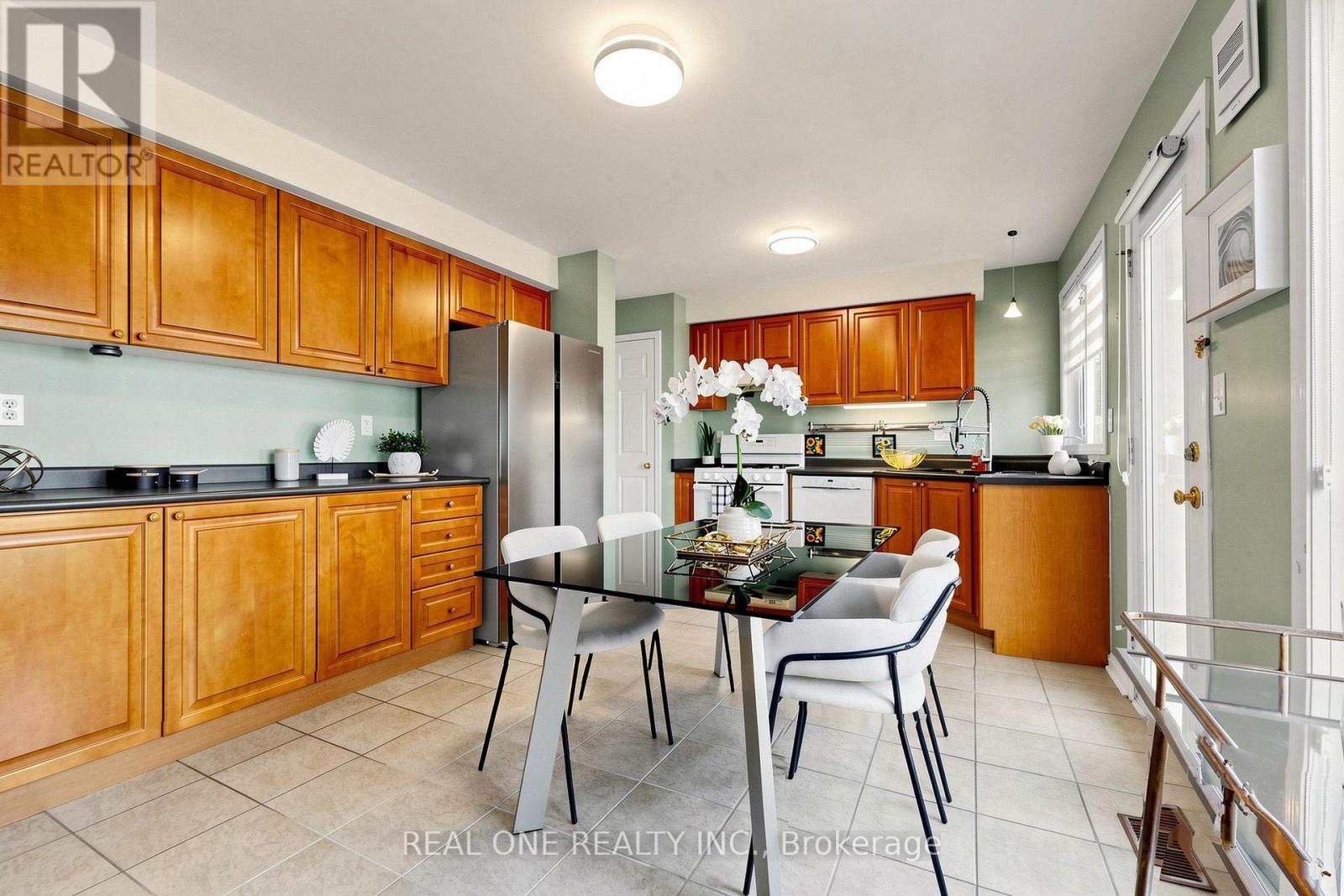 74 TROJAN CRESCENT - 17