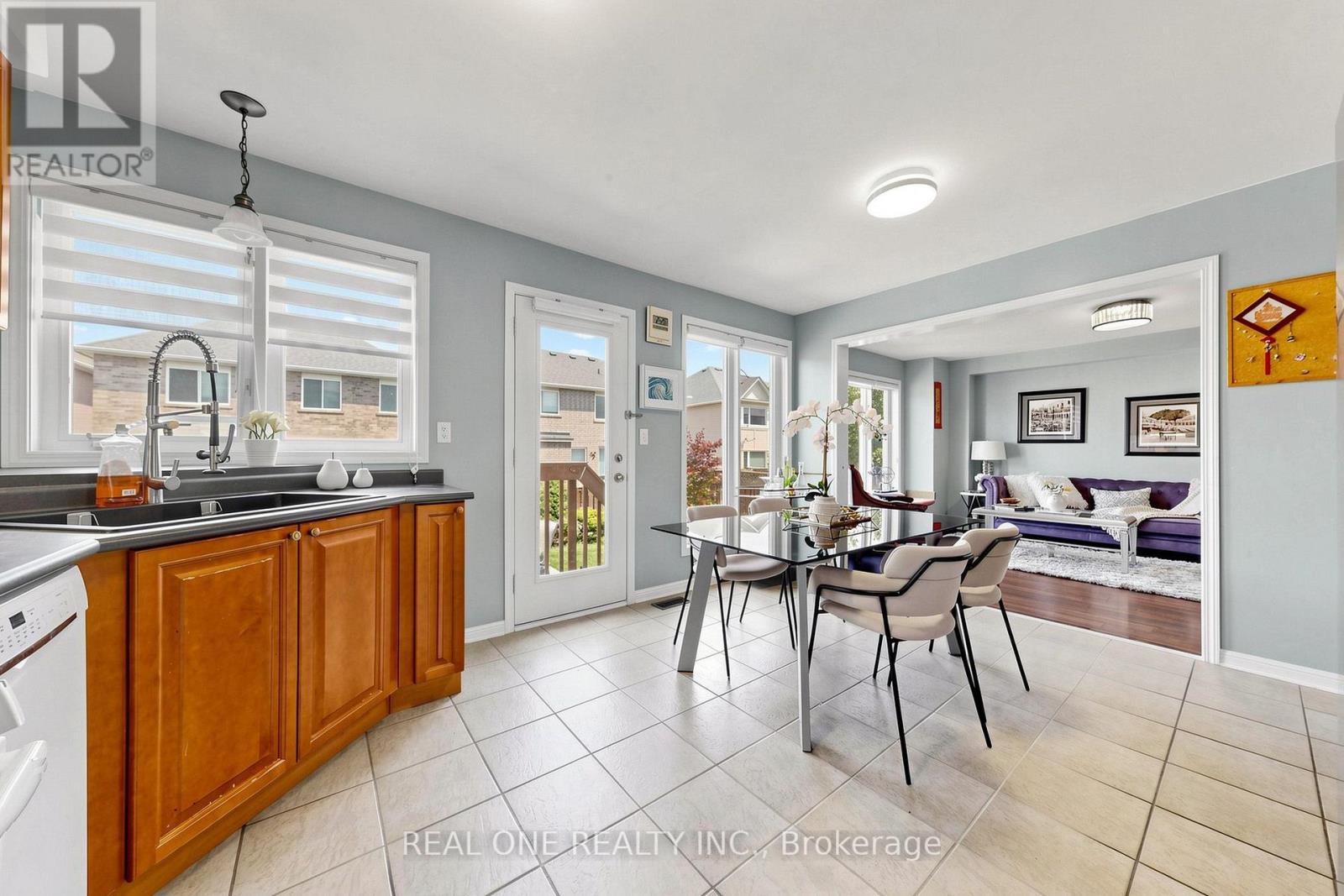 74 TROJAN CRESCENT - 18