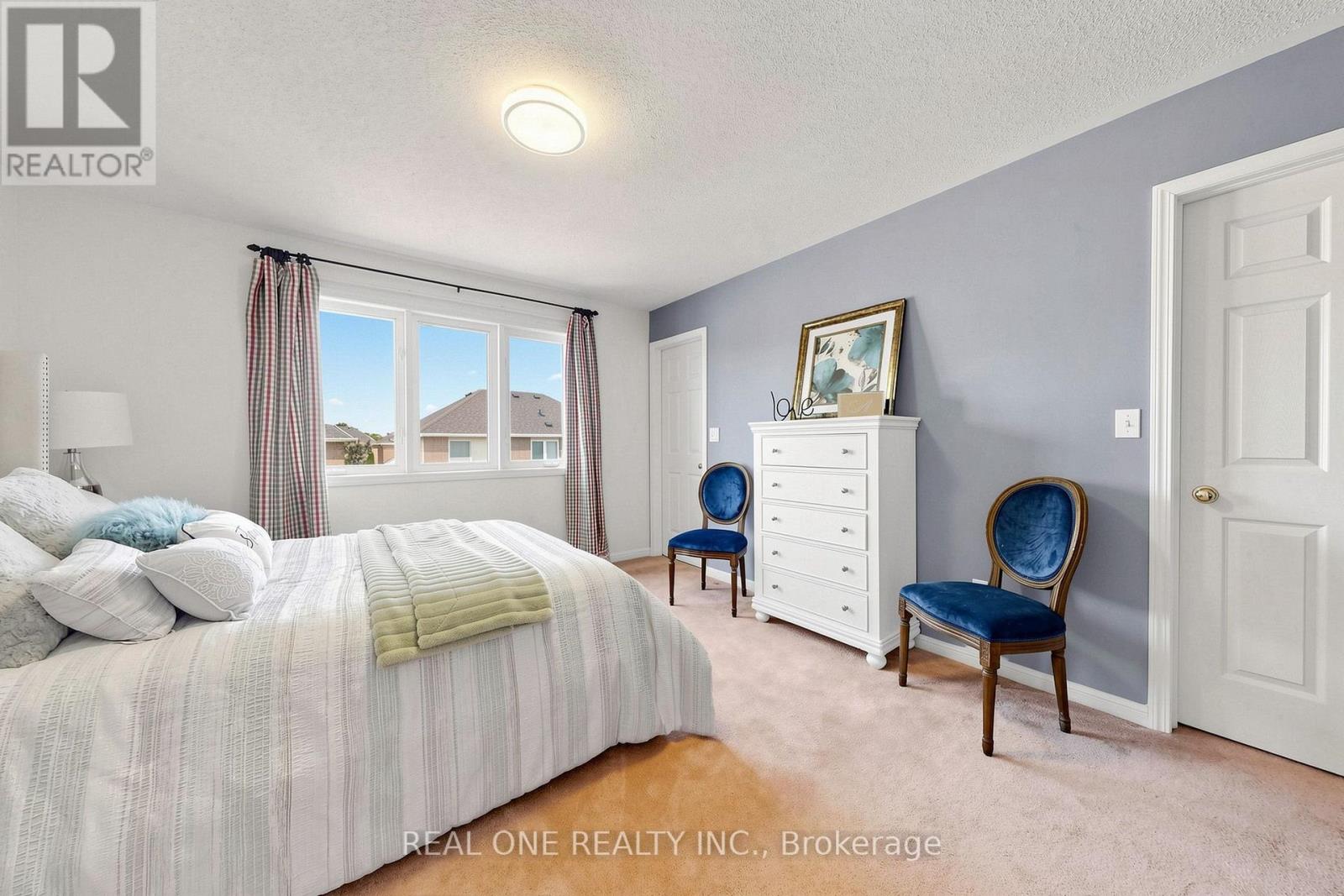 74 TROJAN CRESCENT - 26