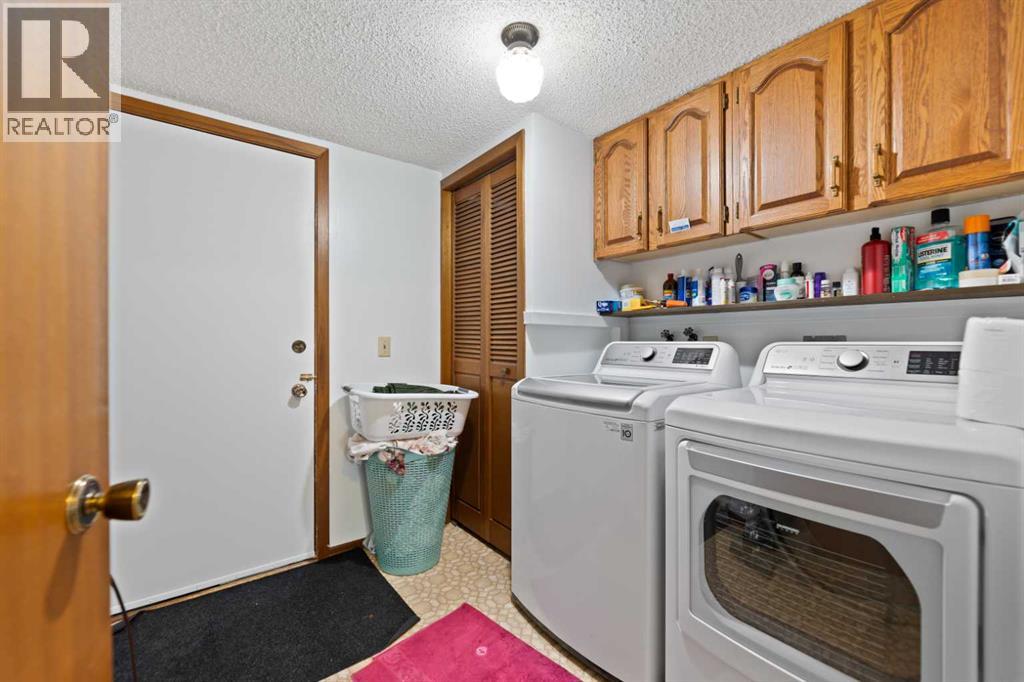 48 Castleglen Court NE - 25