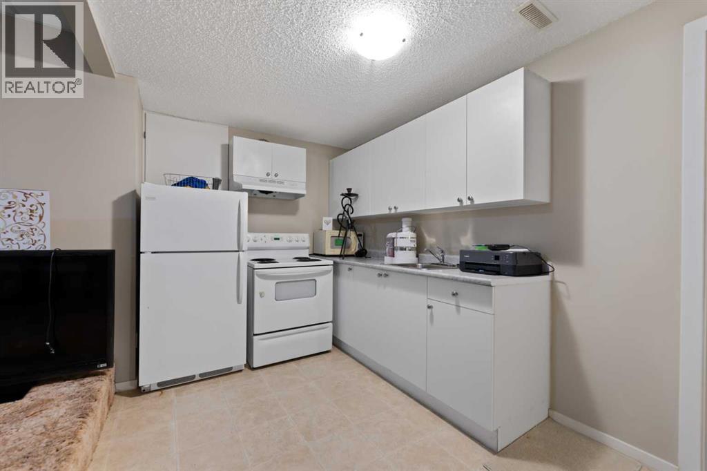 48 Castleglen Court NE - 26