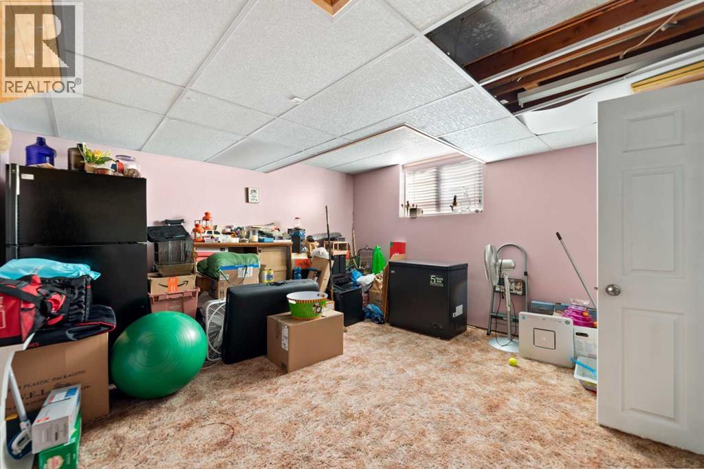 48 Castleglen Court NE - 32