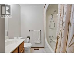 48 Castleglen Court NE - photo 30