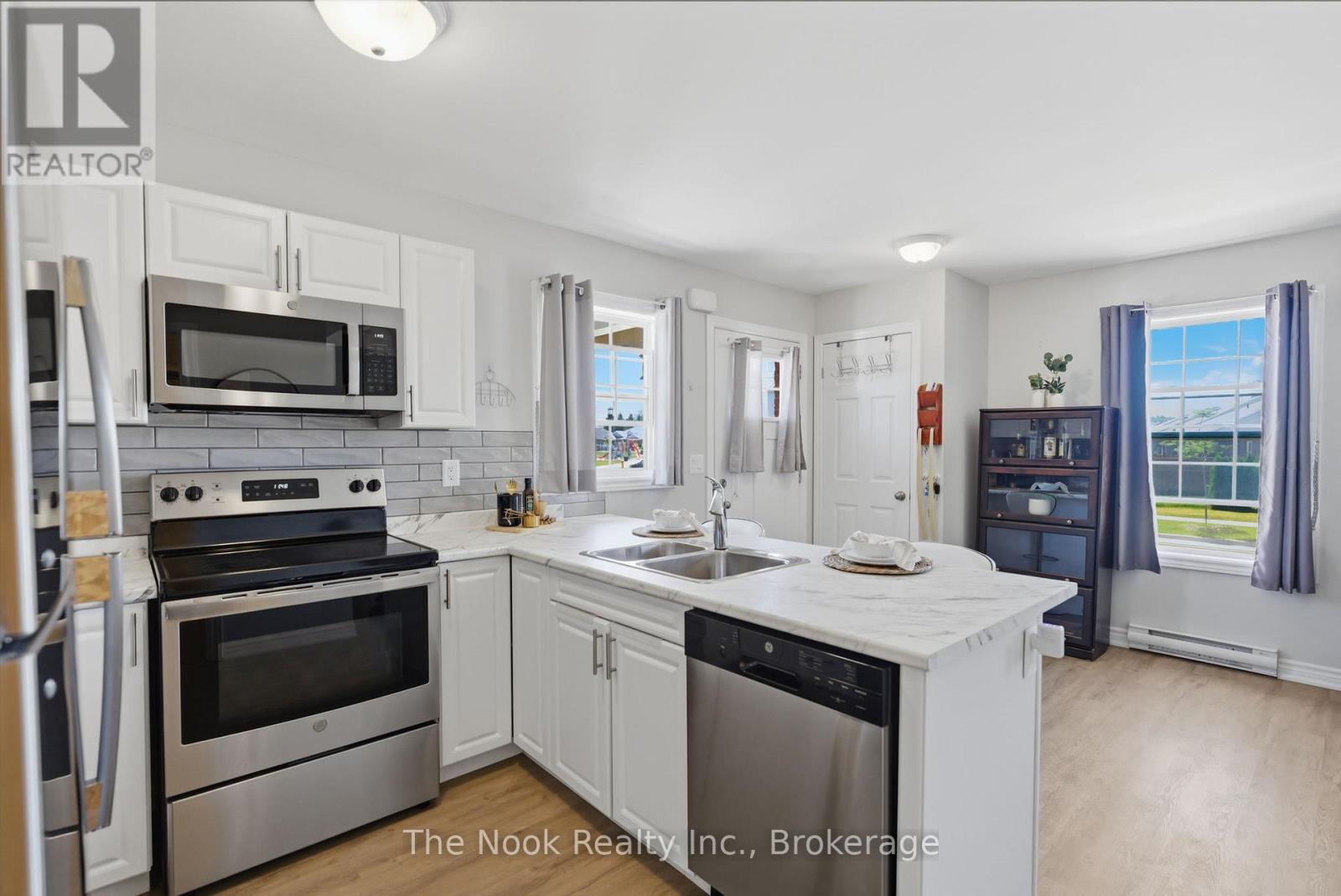 #506 470 LONSBERRY DRIVE - 10