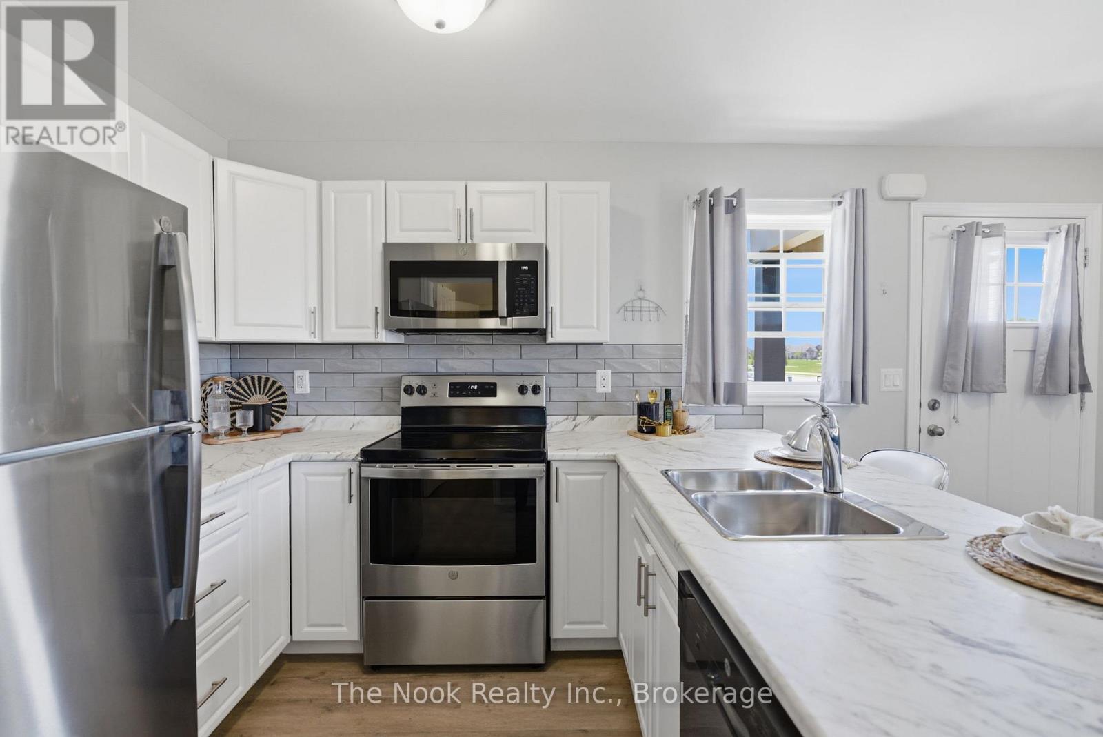 #506 470 LONSBERRY DRIVE - 2