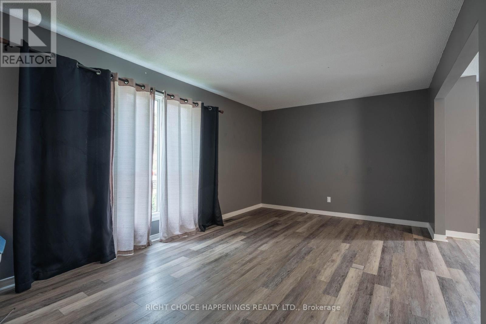 36 HICKORY COURT - 6