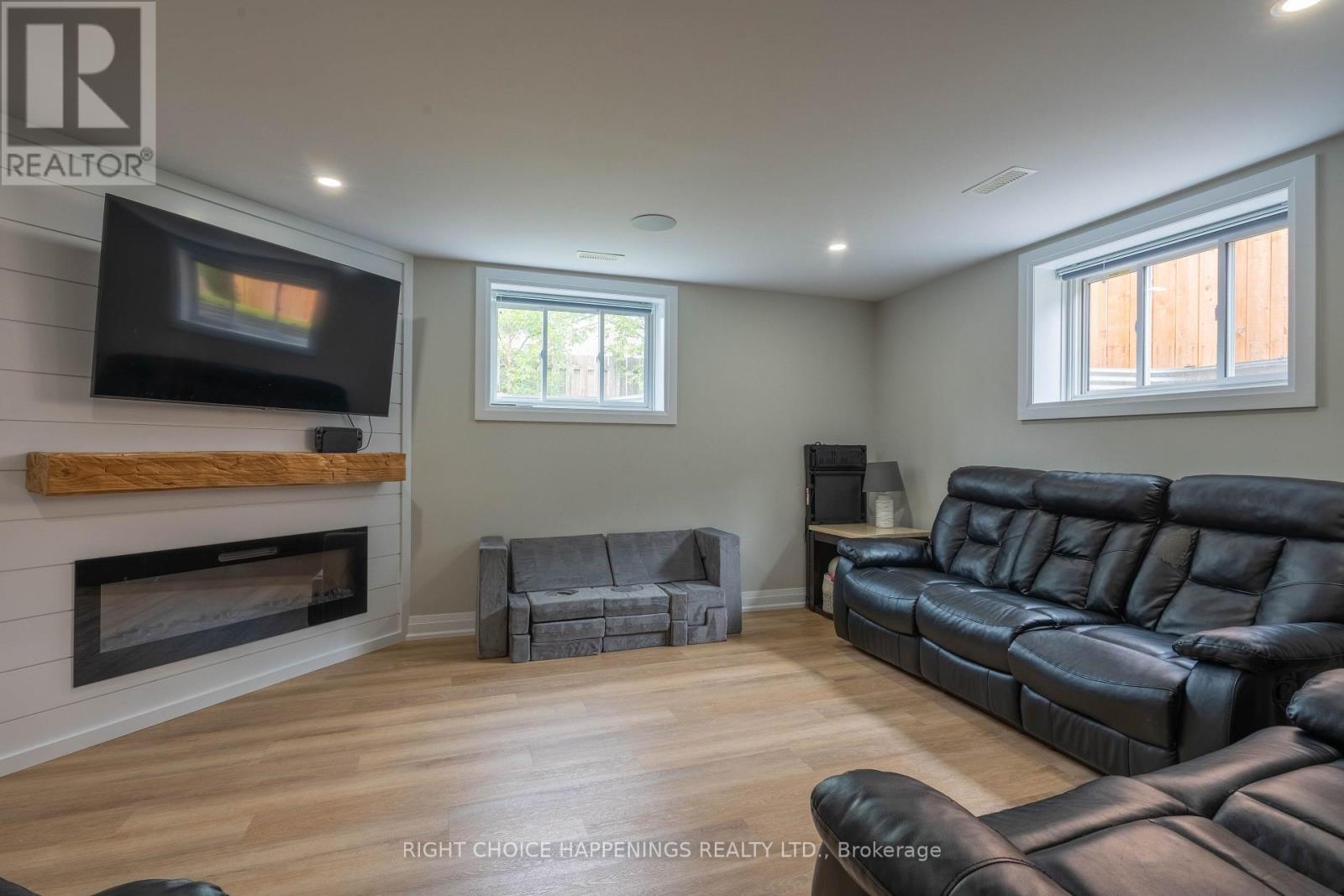 28 HARVARD COURT - 16