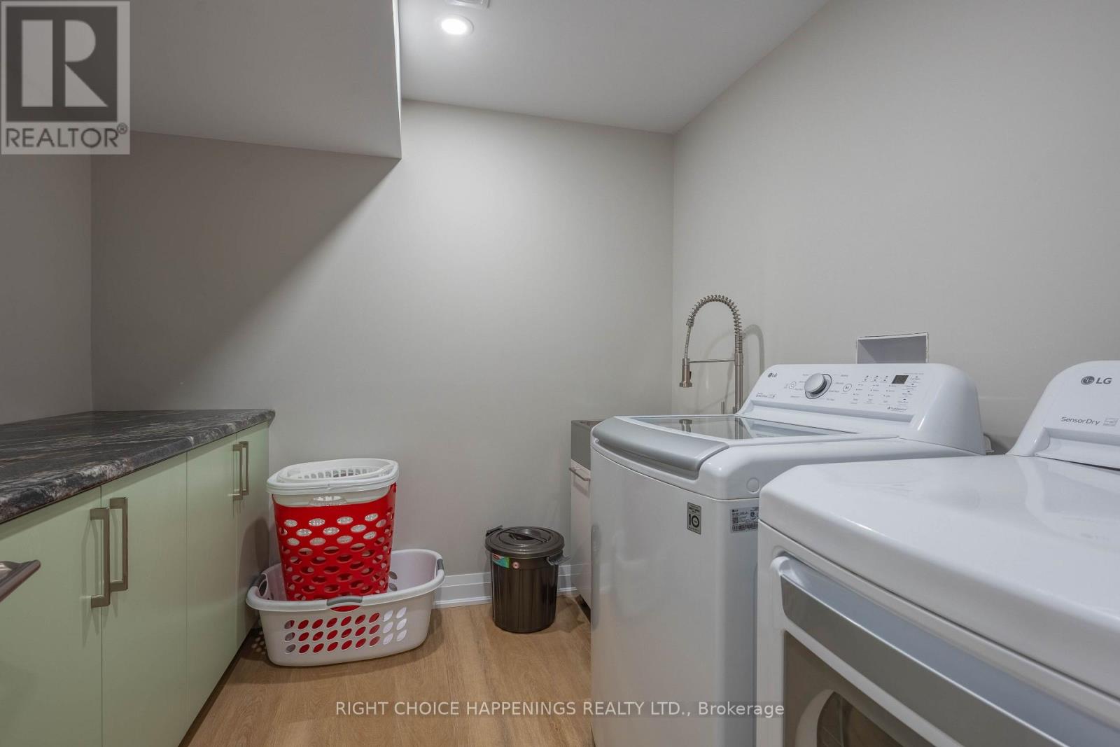 28 HARVARD COURT - 22