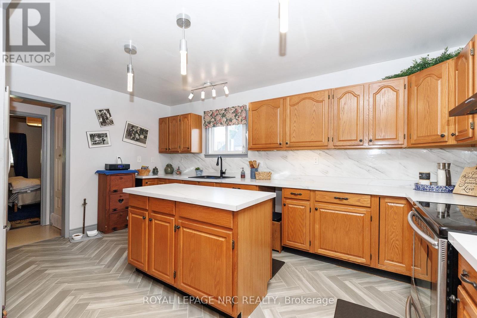 294 DAVIS STREET - 25