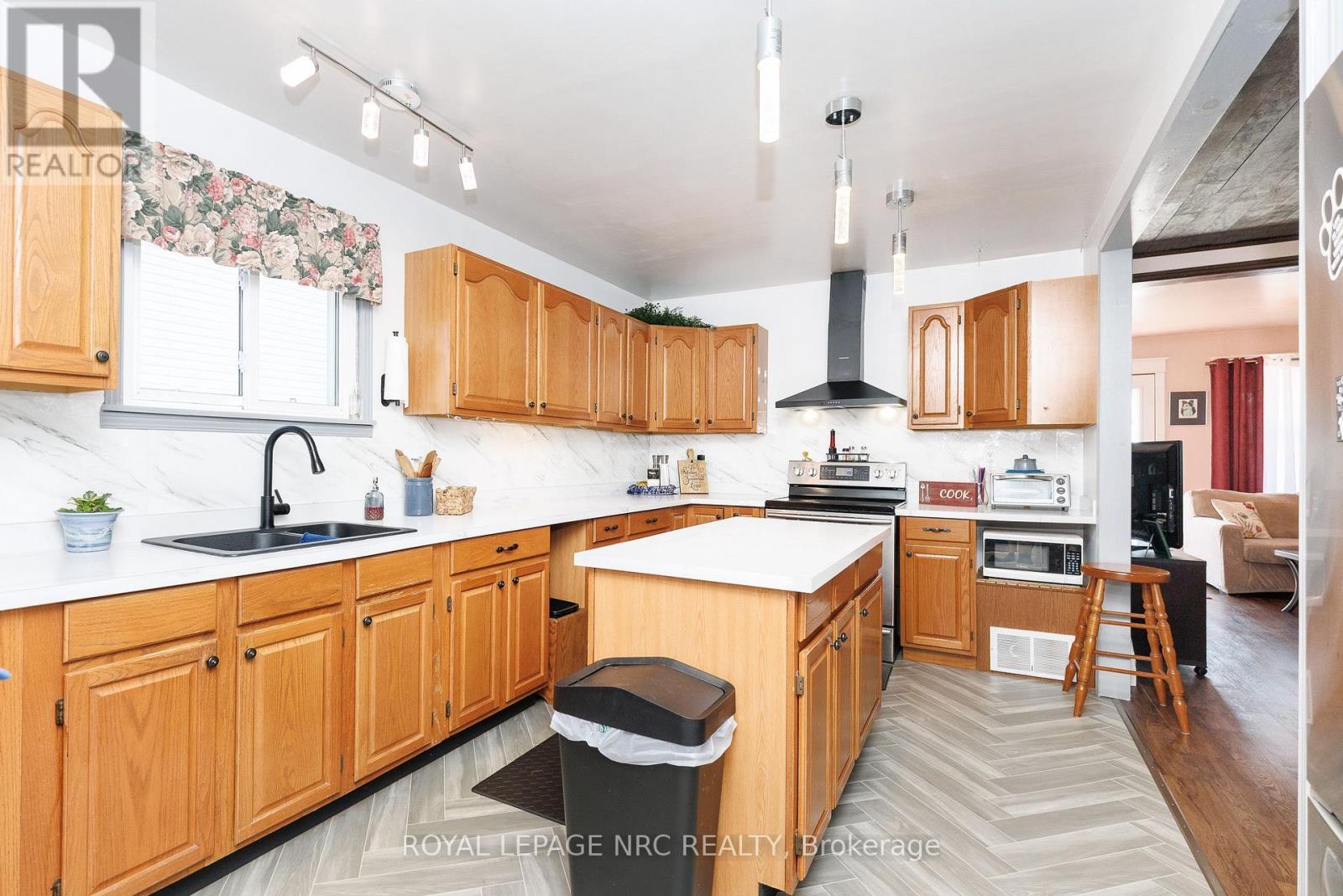 294 DAVIS STREET - 28