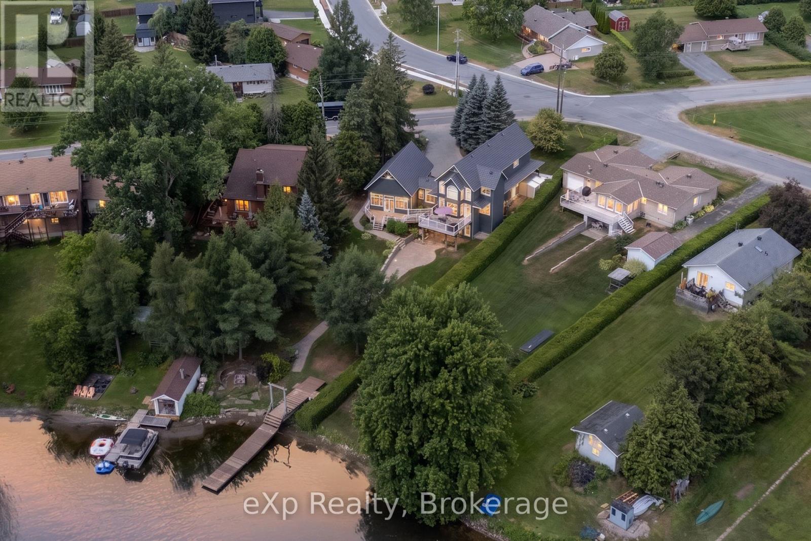263 LAURIER STREET W - 1