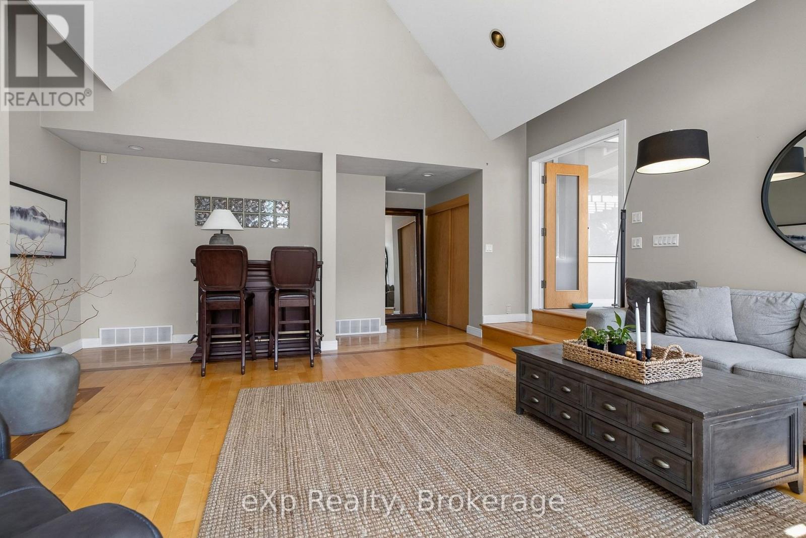 263 LAURIER STREET W - 11