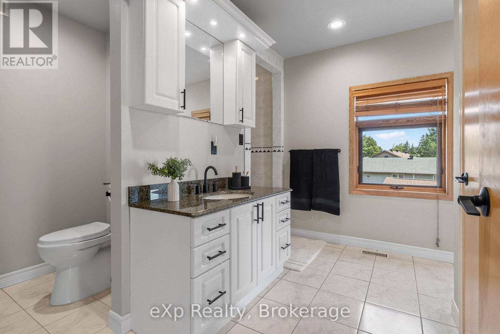 263 LAURIER STREET W - 18
