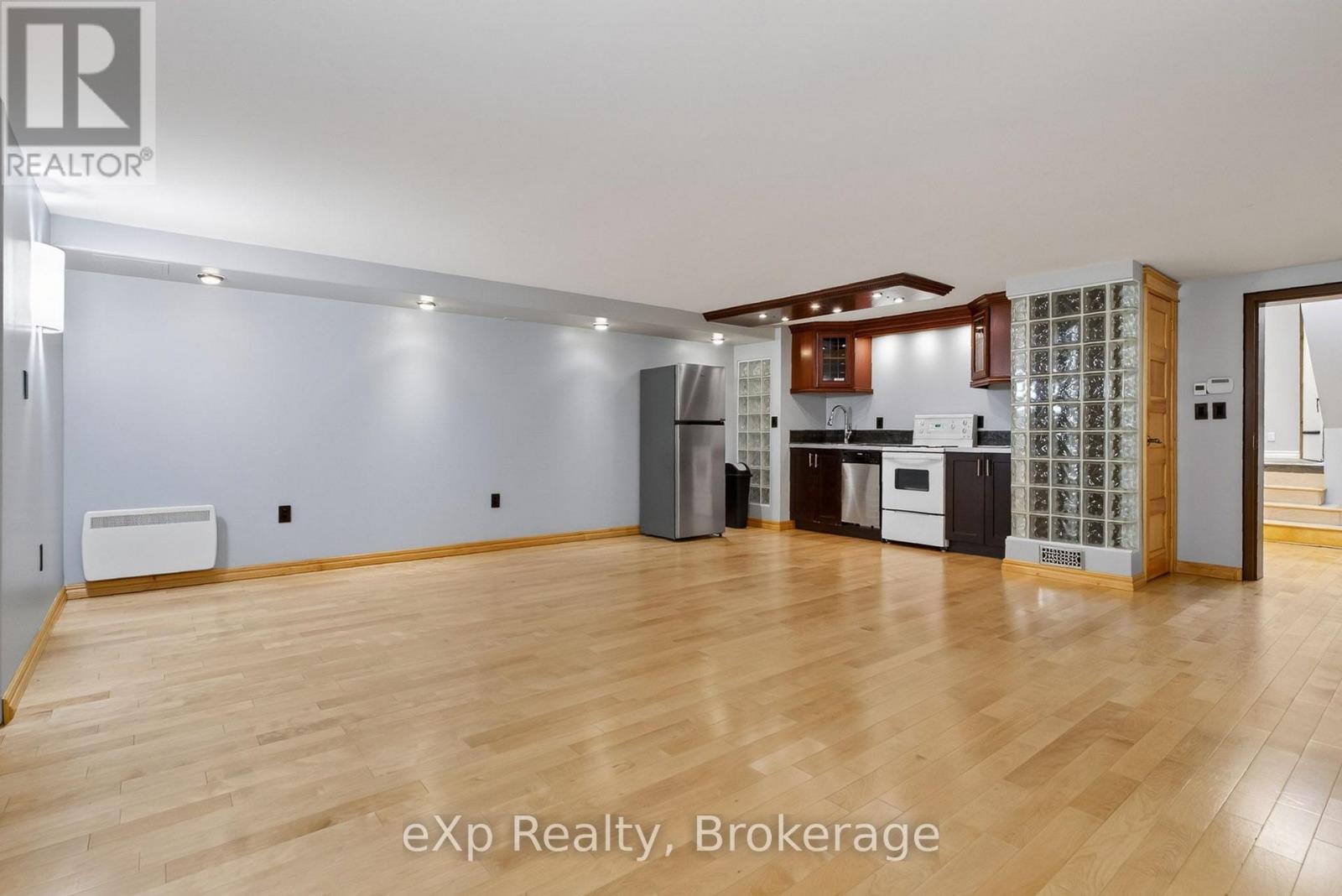 263 LAURIER STREET W - 27