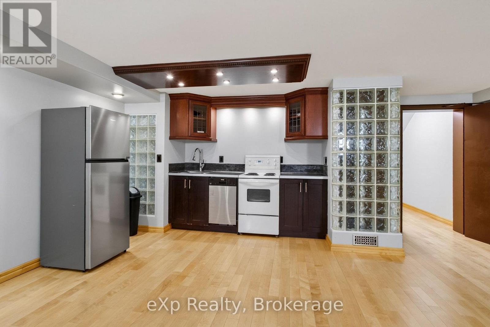 263 LAURIER STREET W - 28