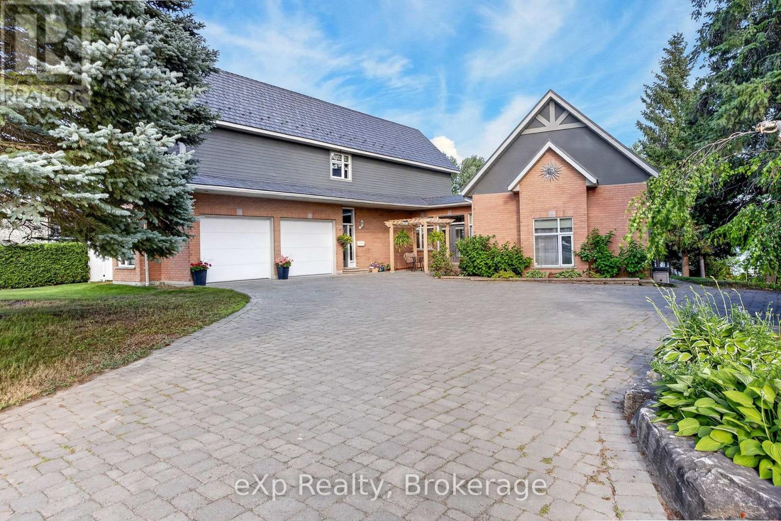 263 LAURIER STREET W - 3