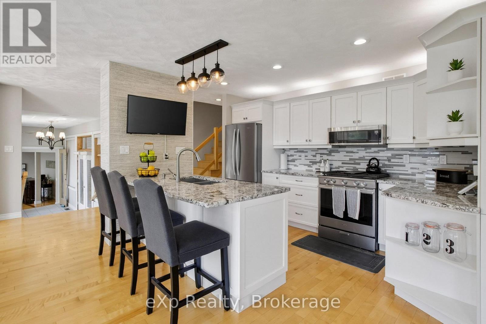 263 LAURIER STREET W - 4