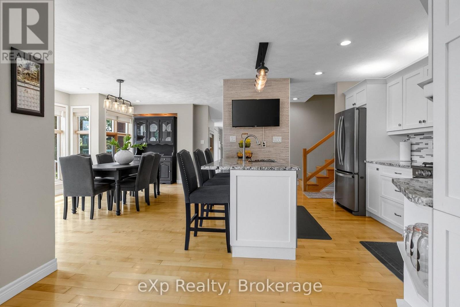 263 LAURIER STREET W - 5